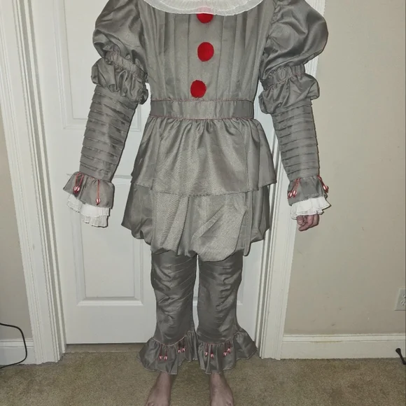 Authentic 2017 IT Pennywise screen worn prop/costume. Excellent quality & condit - Picture 3 of 10
